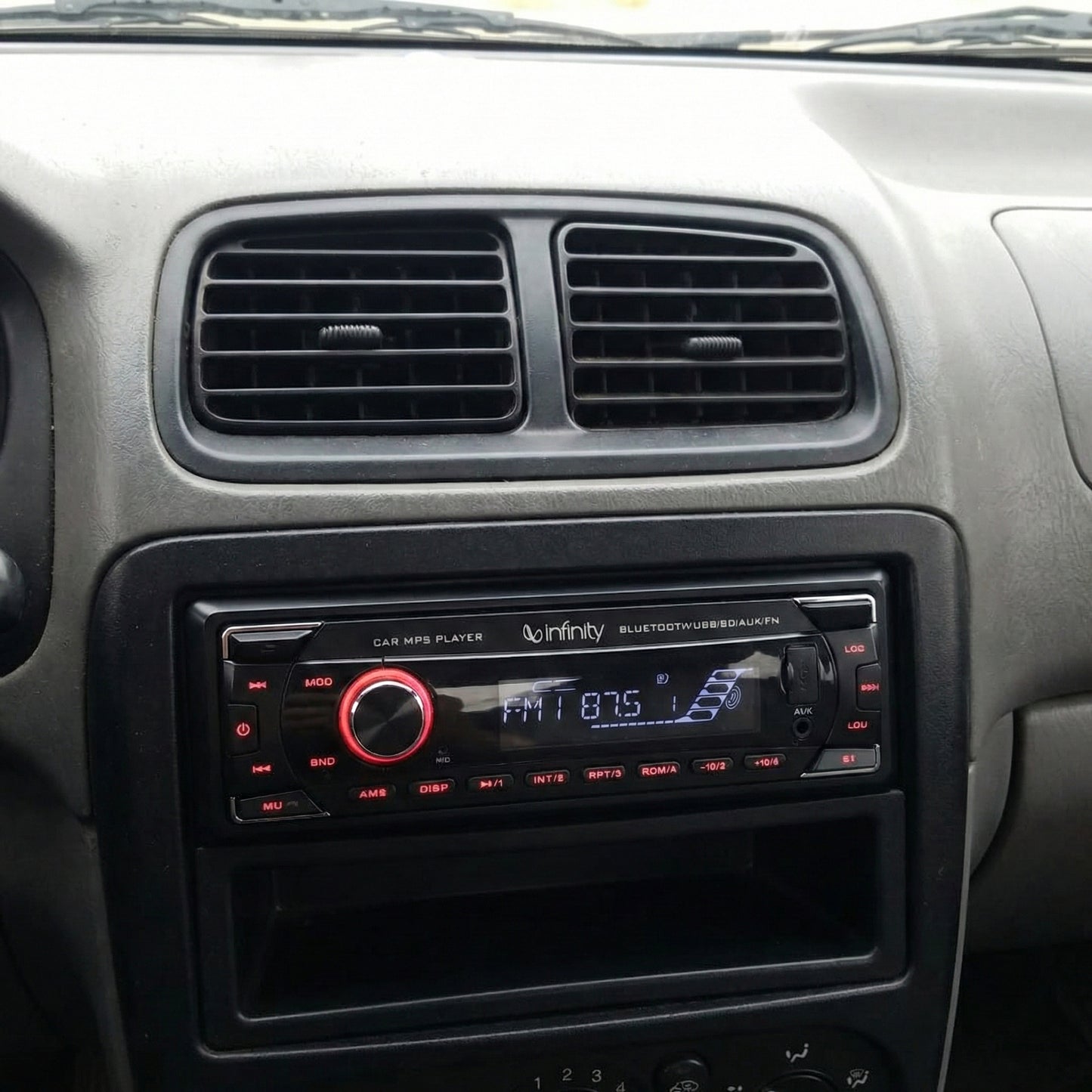 Auto Estéreo Infinity Alpha De Bluetooth Usb Aux Caratula